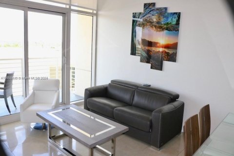 Condominio en venta en Miami, Florida, 1 dormitorio, 69.96 m2 № 1386246 - foto 4