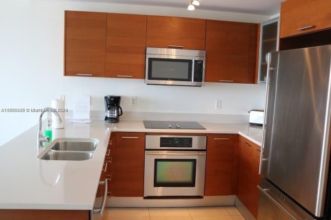 Condo in Miami, Florida, 1 bedroom  № 1386246 - photo 10