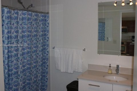 Condo in Miami, Florida, 1 bedroom  № 1386246 - photo 11