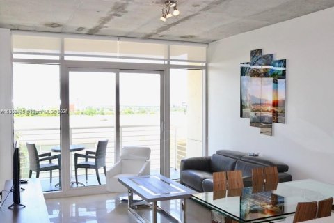 Condo in Miami, Florida, 1 bedroom  № 1386246 - photo 6