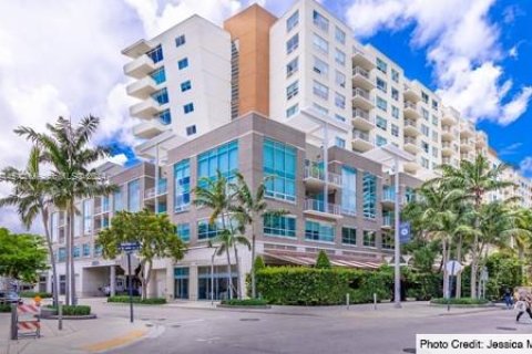 Condo in Miami, Florida, 1 bedroom  № 1386246 - photo 1