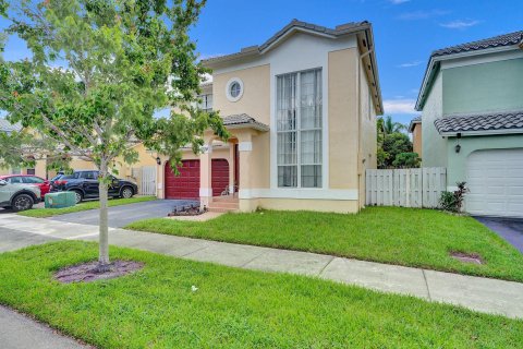 House in Coconut Creek, Florida 4 bedrooms, 203.27 sq.m. № 1183690 - photo 1