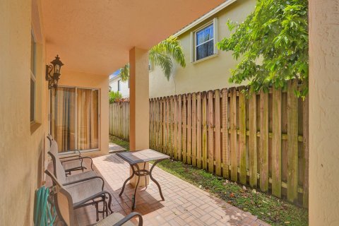 House in Coconut Creek, Florida 4 bedrooms, 203.27 sq.m. № 1183690 - photo 6