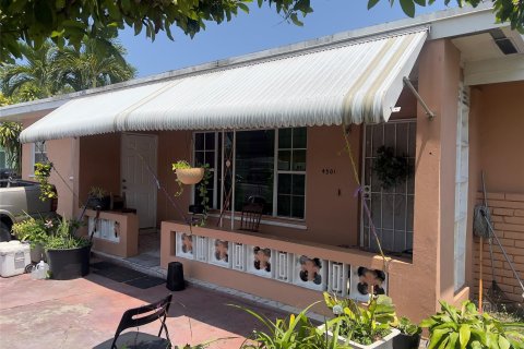 Casa en venta en Miami Gardens, Florida, 6 dormitorios, 169.36 m2 № 1183650 - foto 6