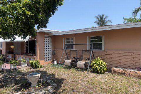 Casa en venta en Miami Gardens, Florida, 6 dormitorios, 169.36 m2 № 1183650 - foto 5