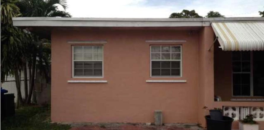 House in Miami Gardens, Florida 6 bedrooms, 169.36 sq.m. № 1183650