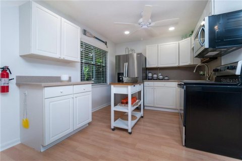 Condominio en alquiler en Englewood, Florida, 1 dormitorio, 82.13 m2 № 213510 - foto 8