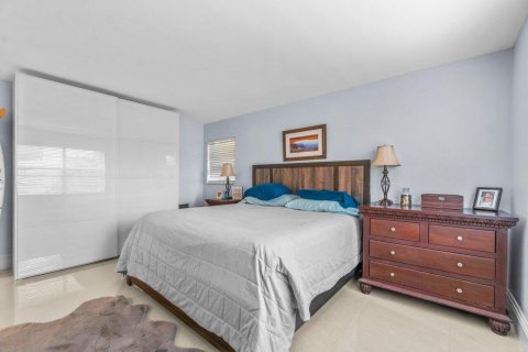 Condo in Deerfield Beach, Florida, 3 bedrooms  № 810829 - photo 25