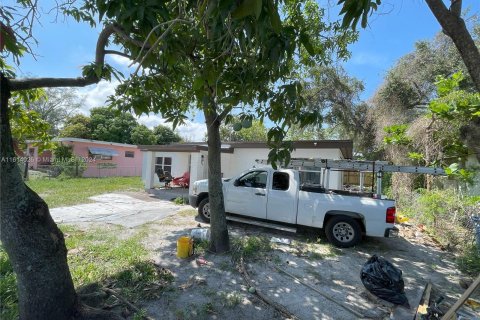 House in Miami, Florida 2 bedrooms, 108.32 sq.m. № 1270237 - photo 4