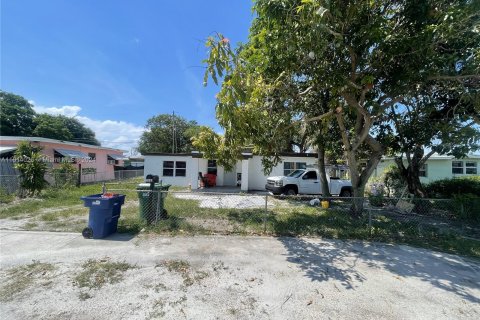 House in Miami, Florida 2 bedrooms, 108.32 sq.m. № 1270237 - photo 3