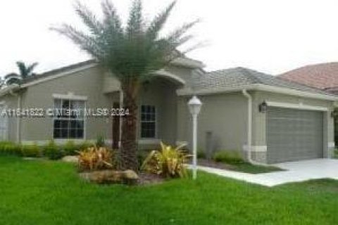 Villa ou maison à vendre à Pembroke Pines, Floride: 4 chambres, 167.22 m2 № 1320620 - photo 1