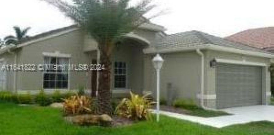 Villa ou maison à Pembroke Pines, Floride 4 chambres, 167.22 m2 № 1320620