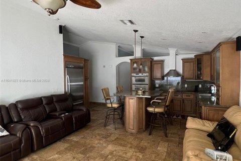 Villa ou maison à vendre à Pembroke Pines, Floride: 4 chambres, 167.22 m2 № 1320620 - photo 6