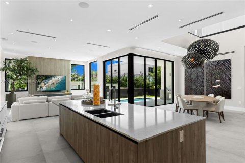 Casa en venta en Sunny Isles Beach, Florida, 5 dormitorios, 406.73 m2 № 1318978 - foto 30