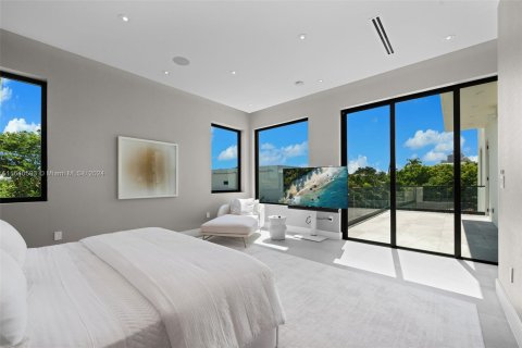 Casa en venta en Sunny Isles Beach, Florida, 5 dormitorios, 406.73 m2 № 1318978 - foto 12