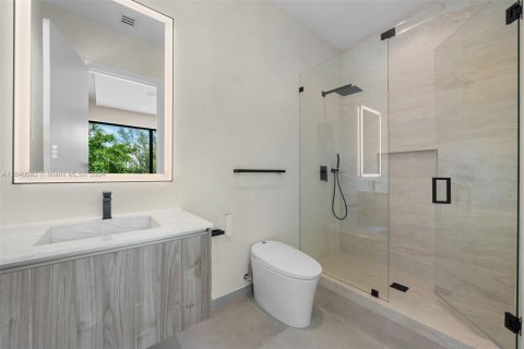 Casa en venta en Sunny Isles Beach, Florida, 5 dormitorios, 406.73 m2 № 1318978 - foto 20