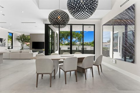 Casa en venta en Sunny Isles Beach, Florida, 5 dormitorios, 406.73 m2 № 1318978 - foto 6