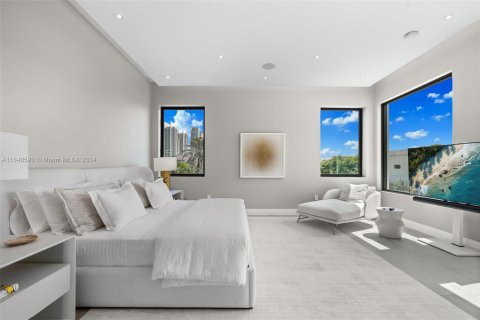 Casa en venta en Sunny Isles Beach, Florida, 5 dormitorios, 406.73 m2 № 1318978 - foto 9