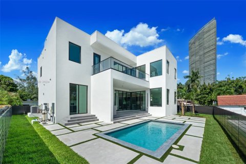 Casa en venta en Sunny Isles Beach, Florida, 5 dormitorios, 406.73 m2 № 1318978 - foto 3