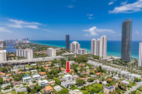 Casa en venta en Sunny Isles Beach, Florida, 5 dormitorios, 406.73 m2 № 1318978 - foto 25