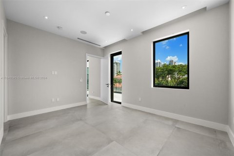 Casa en venta en Sunny Isles Beach, Florida, 5 dormitorios, 406.73 m2 № 1318978 - foto 19