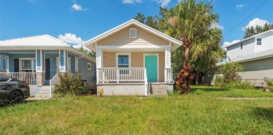 House in Tampa, Florida 2 bedrooms, 70.05 sq.m. № 1378280