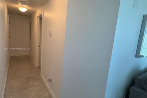 Condo in Miami Beach, Florida, 1 bedroom  № 1154809 - photo 17