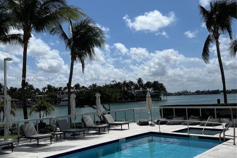 Condo in Miami Beach, Florida, 1 bedroom  № 1154809 - photo 21