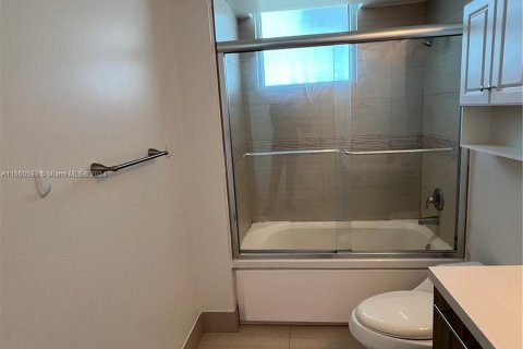 Condo in Miami Beach, Florida, 1 bedroom  № 1154809 - photo 13