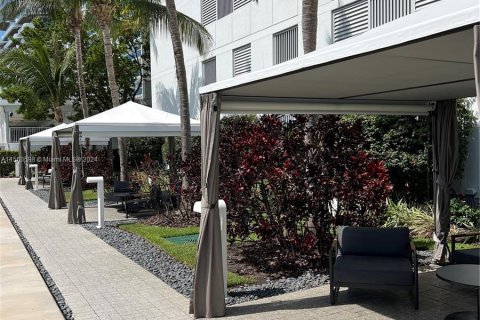 Condo in Miami Beach, Florida, 1 bedroom  № 1154809 - photo 25