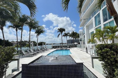 Condo in Miami Beach, Florida, 1 bedroom  № 1154809 - photo 20