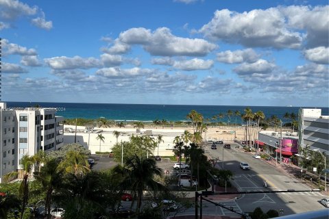 Condo in Miami Beach, Florida, 1 bedroom  № 1154809 - photo 1