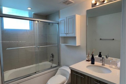 Condo in Miami Beach, Florida, 1 bedroom  № 1154809 - photo 12