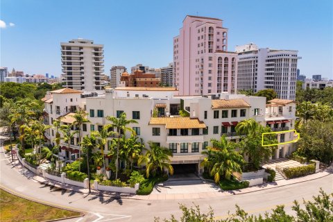 Condominio en venta en Coral Gables, Florida, 3 dormitorios, 185.8 m2 № 1384334 - foto 1