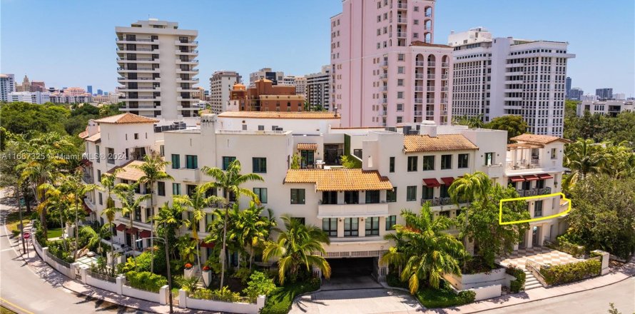 Condominio en Coral Gables, Florida, 3 dormitorios  № 1384334