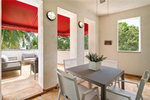 Condominio en venta en Coral Gables, Florida, 3 dormitorios, 185.8 m2 № 1384334 - foto 19