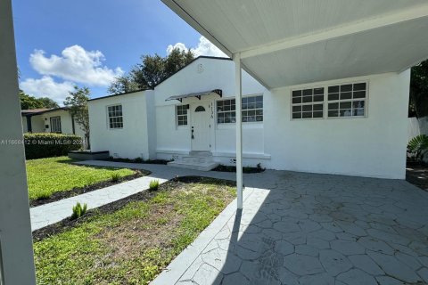 Villa ou maison à vendre à Miami, Floride: 4 chambres, 145.11 m2 № 1384418 - photo 4