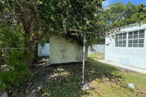 House in Miami, Florida 4 bedrooms, 145.11 sq.m. № 1384418 - photo 27