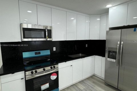 Casa en venta en Miami, Florida, 4 dormitorios, 145.11 m2 № 1384418 - foto 10