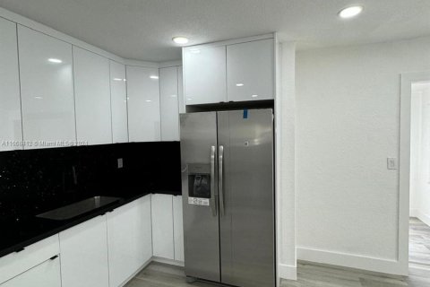 Casa en venta en Miami, Florida, 4 dormitorios, 145.11 m2 № 1384418 - foto 12