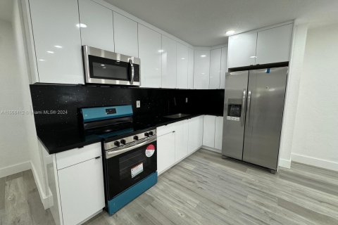 Casa en venta en Miami, Florida, 4 dormitorios, 145.11 m2 № 1384418 - foto 13