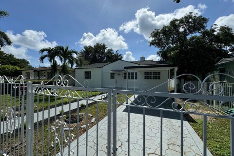 Casa en venta en Miami, Florida, 4 dormitorios, 145.11 m2 № 1384418 - foto 2