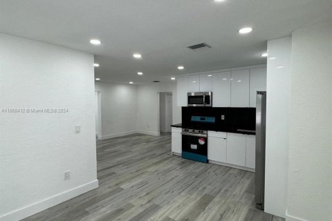 Casa en venta en Miami, Florida, 4 dormitorios, 145.11 m2 № 1384418 - foto 15