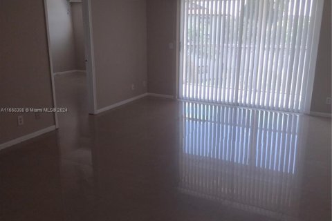 Condo in Pembroke Pines, Florida, 2 bedrooms  № 1384414 - photo 2