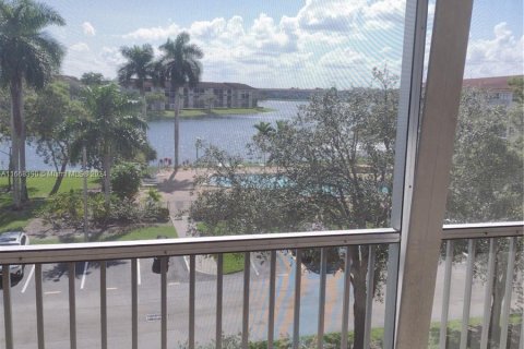 Condo in Pembroke Pines, Florida, 2 bedrooms  № 1384414 - photo 12