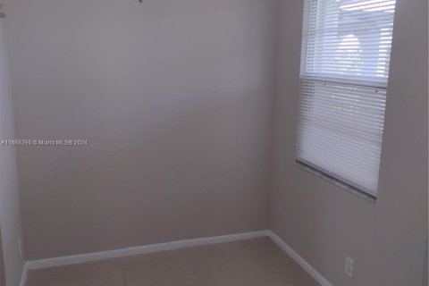 Condo in Pembroke Pines, Florida, 2 bedrooms  № 1384414 - photo 4