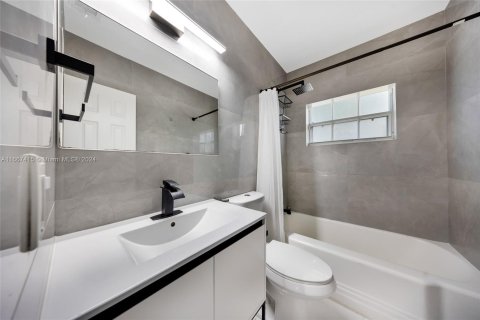 Casa en venta en North Miami Beach, Florida, 3 dormitorios, 96.25 m2 № 1384335 - foto 17