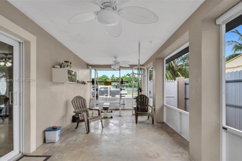 Casa en venta en Opa-locka, Florida, 3 dormitorios, 123.37 m2 № 1384415 - foto 18