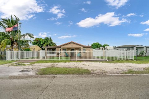 House in Opa-locka, Florida 3 bedrooms, 123.37 sq.m. № 1384415 - photo 27