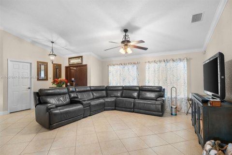 Villa ou maison à vendre à Miami, Floride: 4 chambres, 183.02 m2 № 1365502 - photo 6